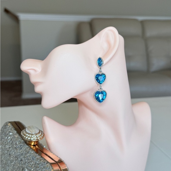 ⚜️ Elegant Blue Heart Drop Earrings - Picture 3 of 9